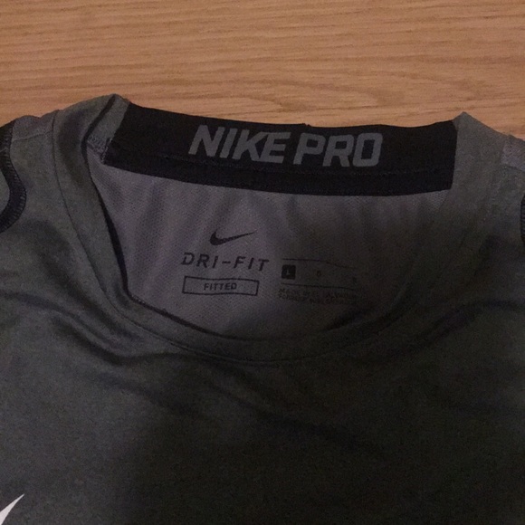 Nike Pro T-shirt - Picture 3 of 3